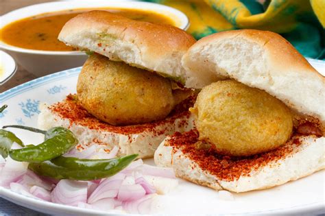  Vada Pav: Czy Ostre Smaki Bombajskiej Ulicy Mogą Zostać Twoim Nowym Ulubieńcem?